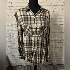Women’s Button up plaid shirt